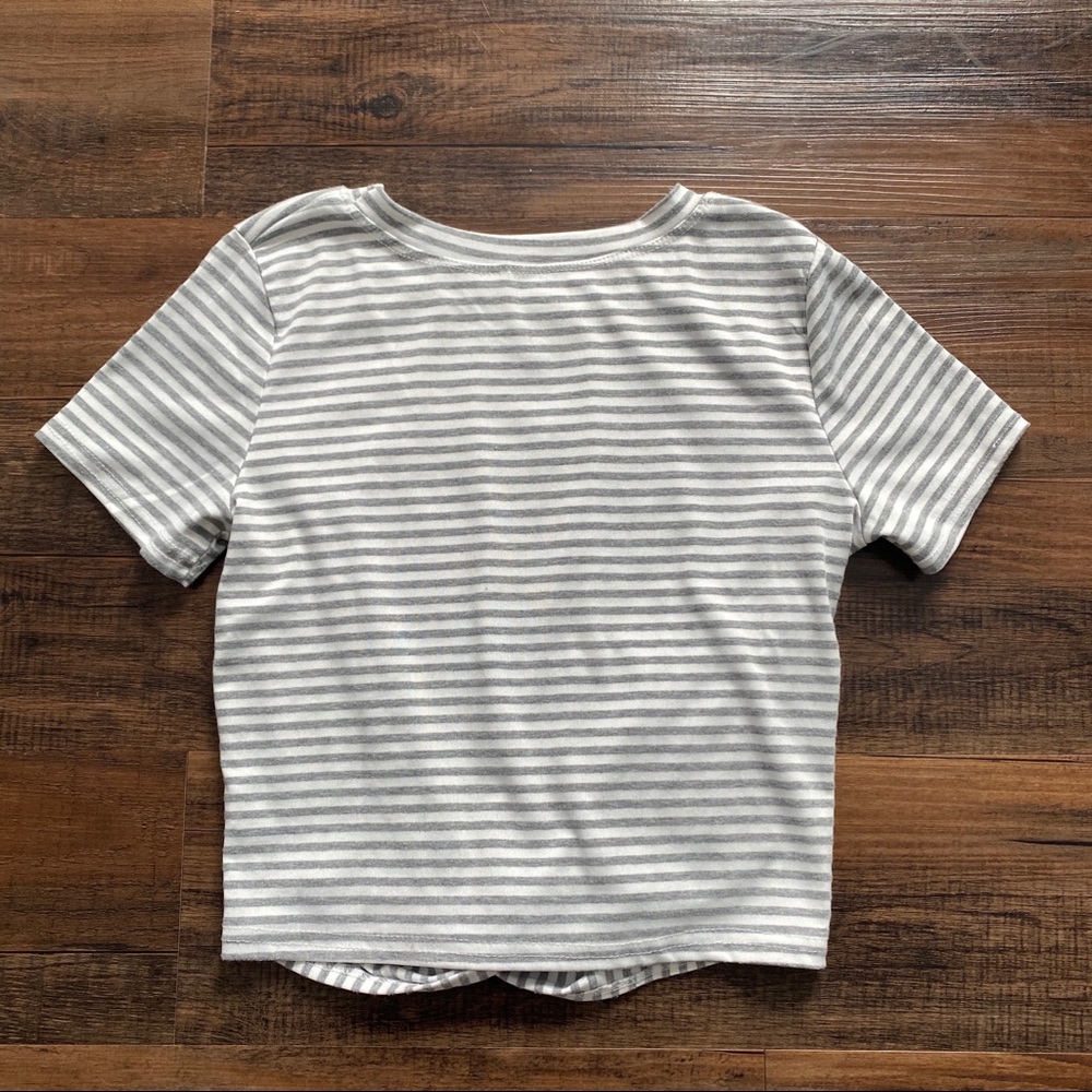 💙Cropped Tee Size Medium - Picture 2 of 2